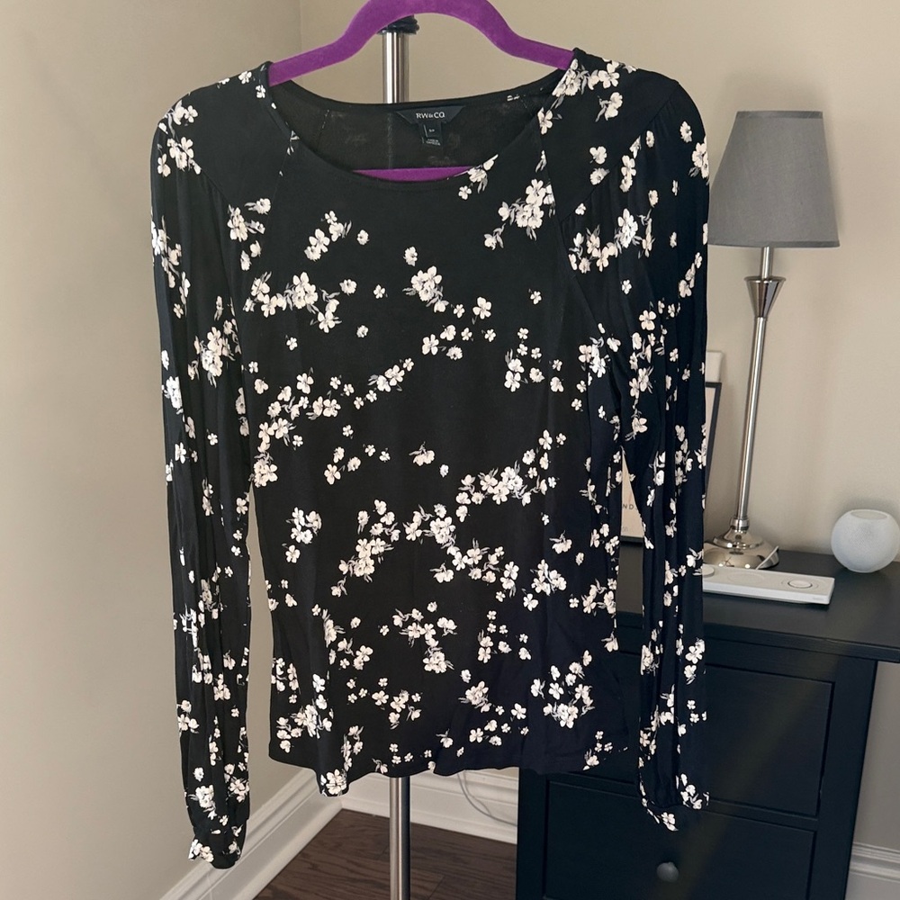 RW Black and White Floral Long Sleeve Top